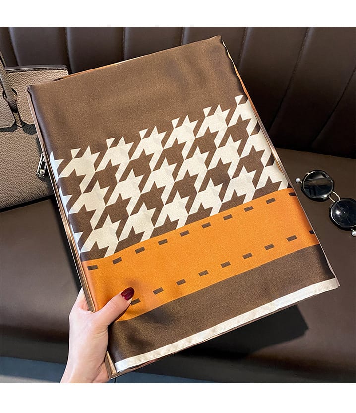 Rok Ō Brown Printed Scarf - folded detail